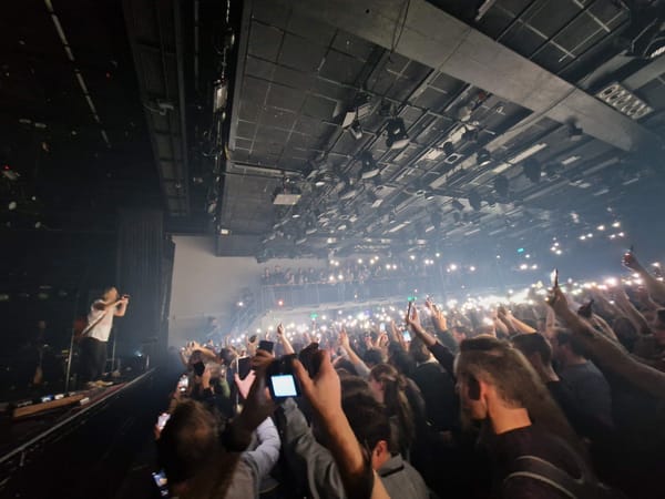 Mobile flashlights illuminating the live concert